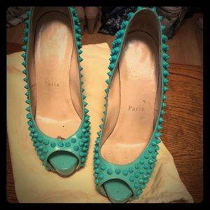 Selling these size 36.5 gorgeous pumps.